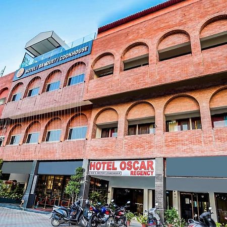 Hotel Oscar Regency Panchkula Exteriör bild