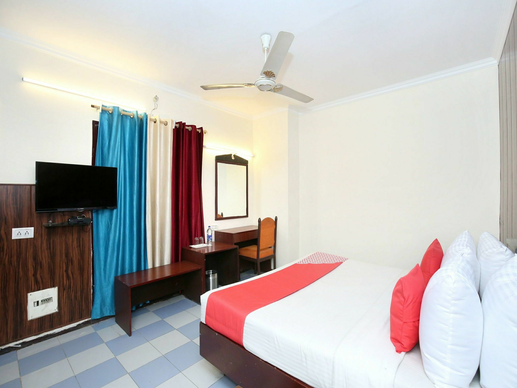 Hotel Oscar Regency Panchkula Exteriör bild