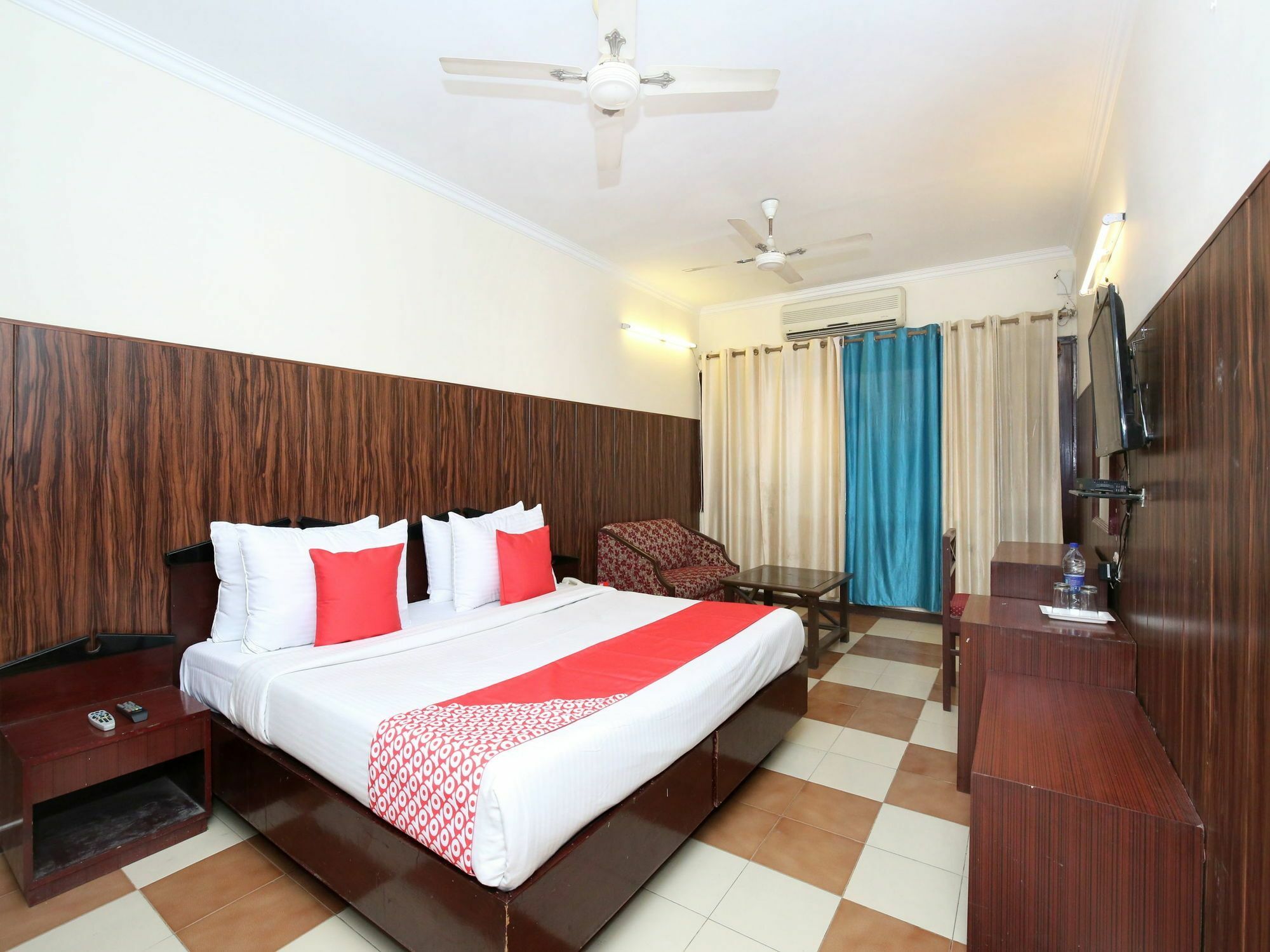 Hotel Oscar Regency Panchkula Exteriör bild