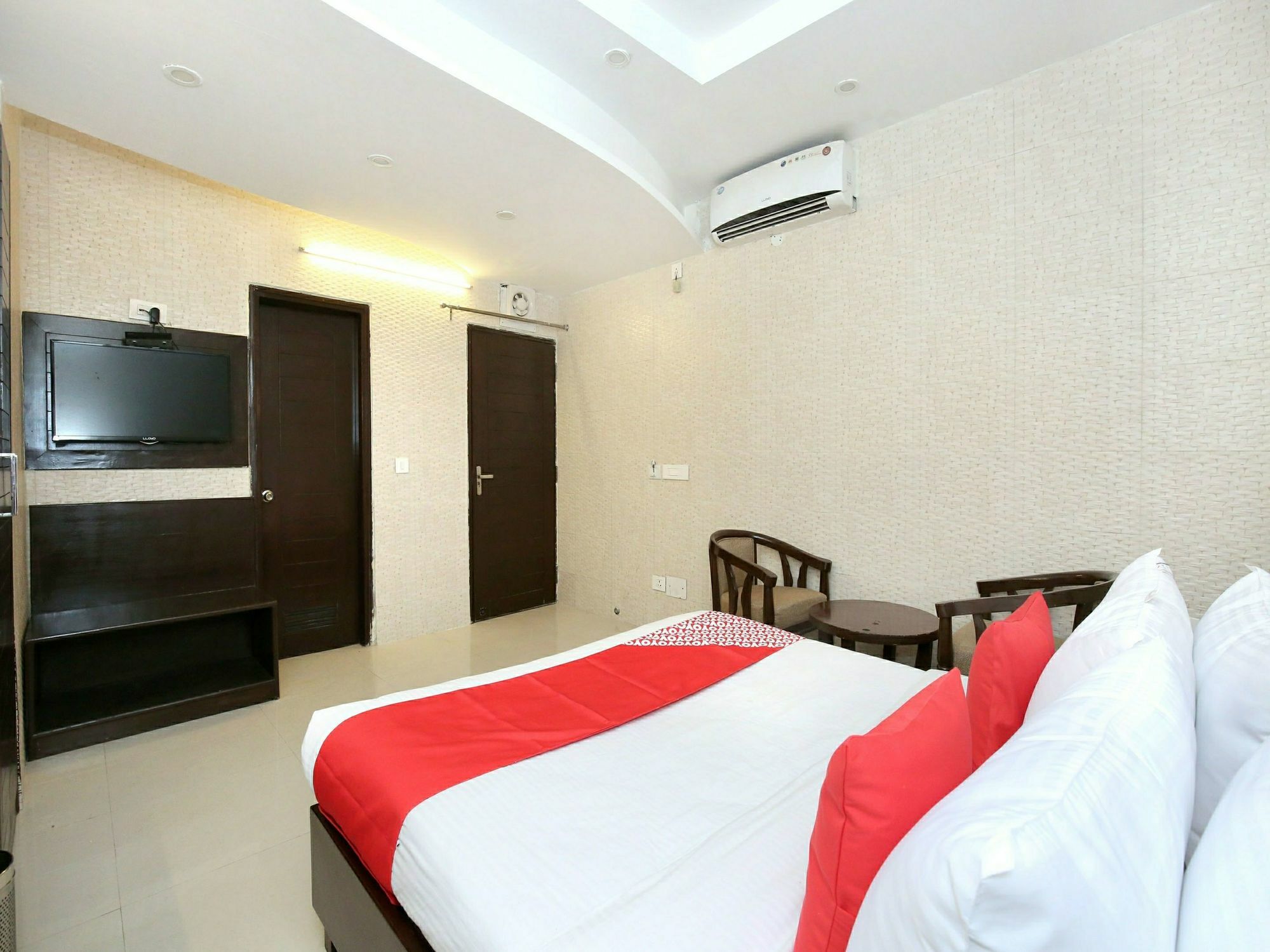 Hotel Oscar Regency Panchkula Exteriör bild